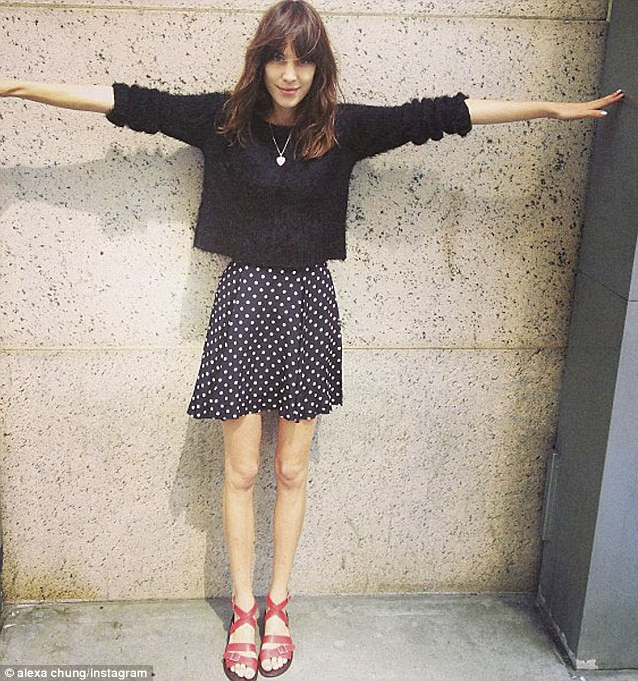 Fenomenul "ultra-skinny". Tot mai populara masura XXS le "obliga" pe femei sa aiba o talie de 58 de cm