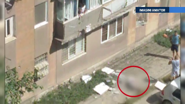 Un barbat din Tulcea risca sa ramana paralizat. S-a prabusit in timp ce repara un balcon, de la etajul doi al unui bloc