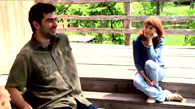 Doi romani au avut curajul sa abandoneze carierele de succes pentru o viata noua la Viscri. Au renovat o casa de 200 de ani