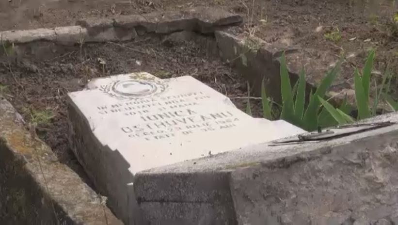 Doi barbati din Galati, cercetati pentru profanare de morminte. Risca pana la 2 ani de inchisoare