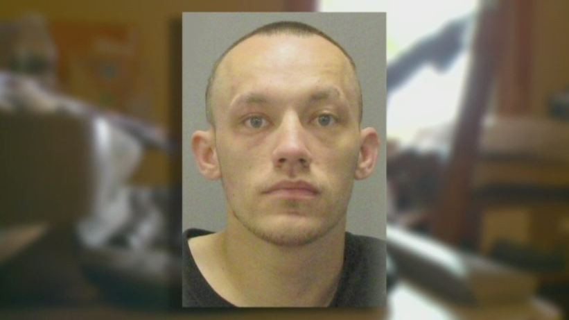 A spart o locuinta si s-a logat pe Facebook. Greseala pe care a facut-o inainte sa plece de la locul faptei