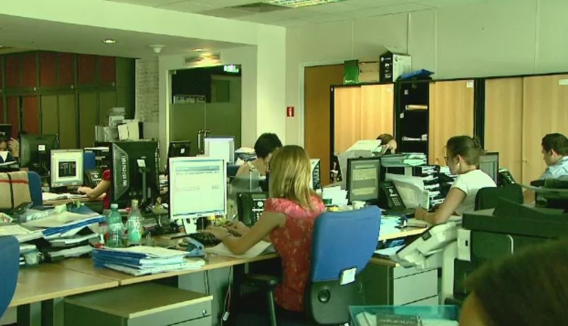 iLikeIT. Statul prelungit pe scaun este mai periculos decat fumatul. Ce solutie au gasit sefii unor magazine online