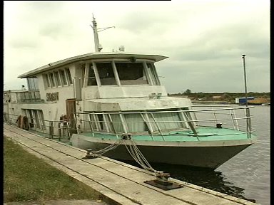 Obiectele "Epocii de Aur", la vanzare pe site-uri de anunturi. Cat costa iahtul pe care Ceausescu si l-a facut singur cadou