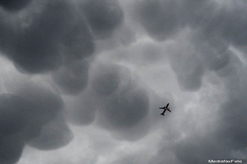 Fenomen meteorologic spectaculos in Bucuresti. Ce sunt norii "mammatus". GALERIE FOTO si VIDEO