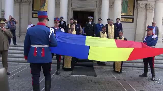 Ziua Drapelului. Sute de oameni au participat la procesiunea de Ziua Drapelului, desi multi habar nu aveau ce se intampla