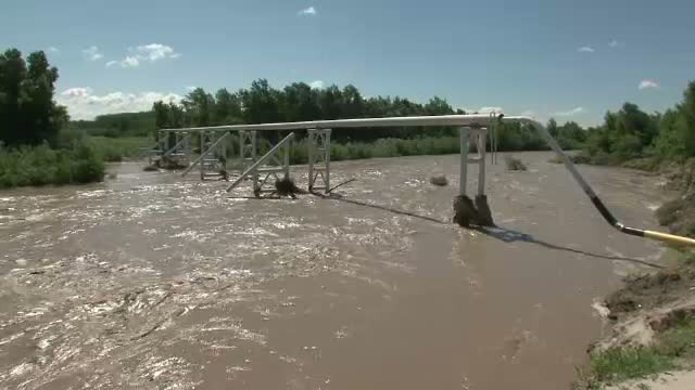 Doua surori au disparut din curtea casei. Cel mai pesimist scenariu: s-ar fi inecat in raul Oltet