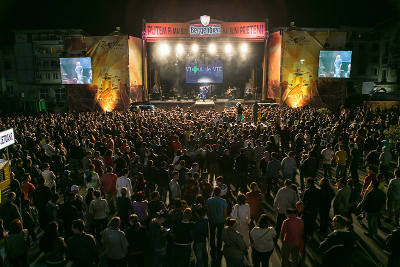 Parazitii si Vunk se intalnesc pe plaja la Constanta. Cand va avea loc evenimentul muzical al verii