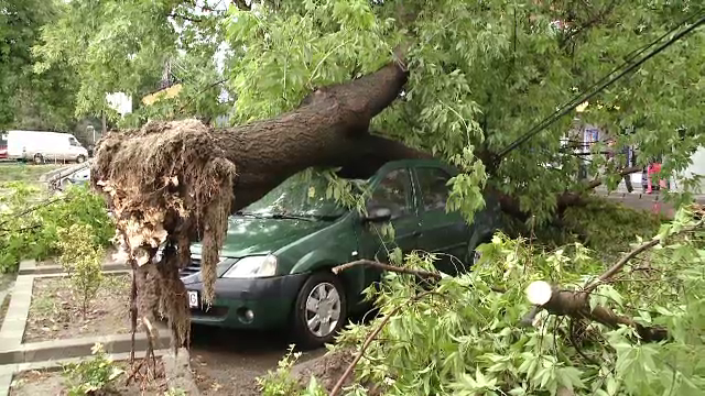 Regiuni intregi ravasite si pagube materiale imense. DEZASTRUL lasat in urma de 18 ore de COD GALBEN de furtuni