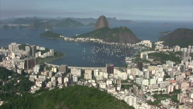 Campionatul Mondial de Fotbal 2014. Cati oameni vor vizita Brazilia in timpul competitiei sportive si ce suma vor cheltui