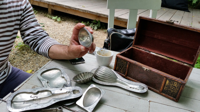 Secretul bomboanelor de ciocolata cu sfecla. Retetele mostenite in familia maestrilor ciocolatei din Romania