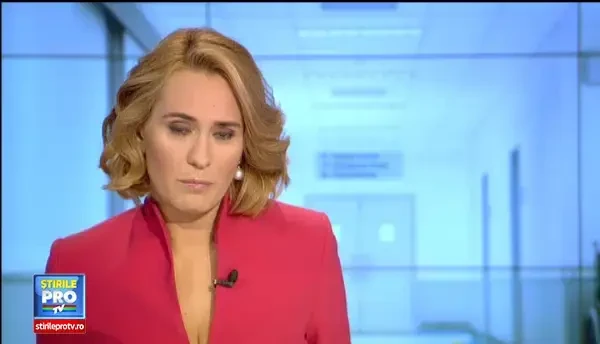 Tatal fetitelor gemene, abandonate in scara unui bloc din Capitala, le-a vazut pe copile la Stirile ProTv. Reactia mamei