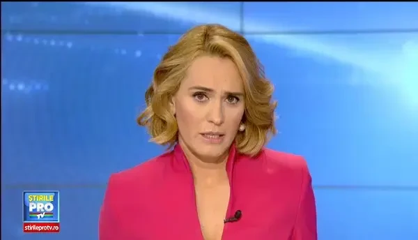 Imagini de groaza intr-o localitate din Hunedoara. Un bolovan de 2 metri a cazut de pe un versant si s-a oprit intr-o casa