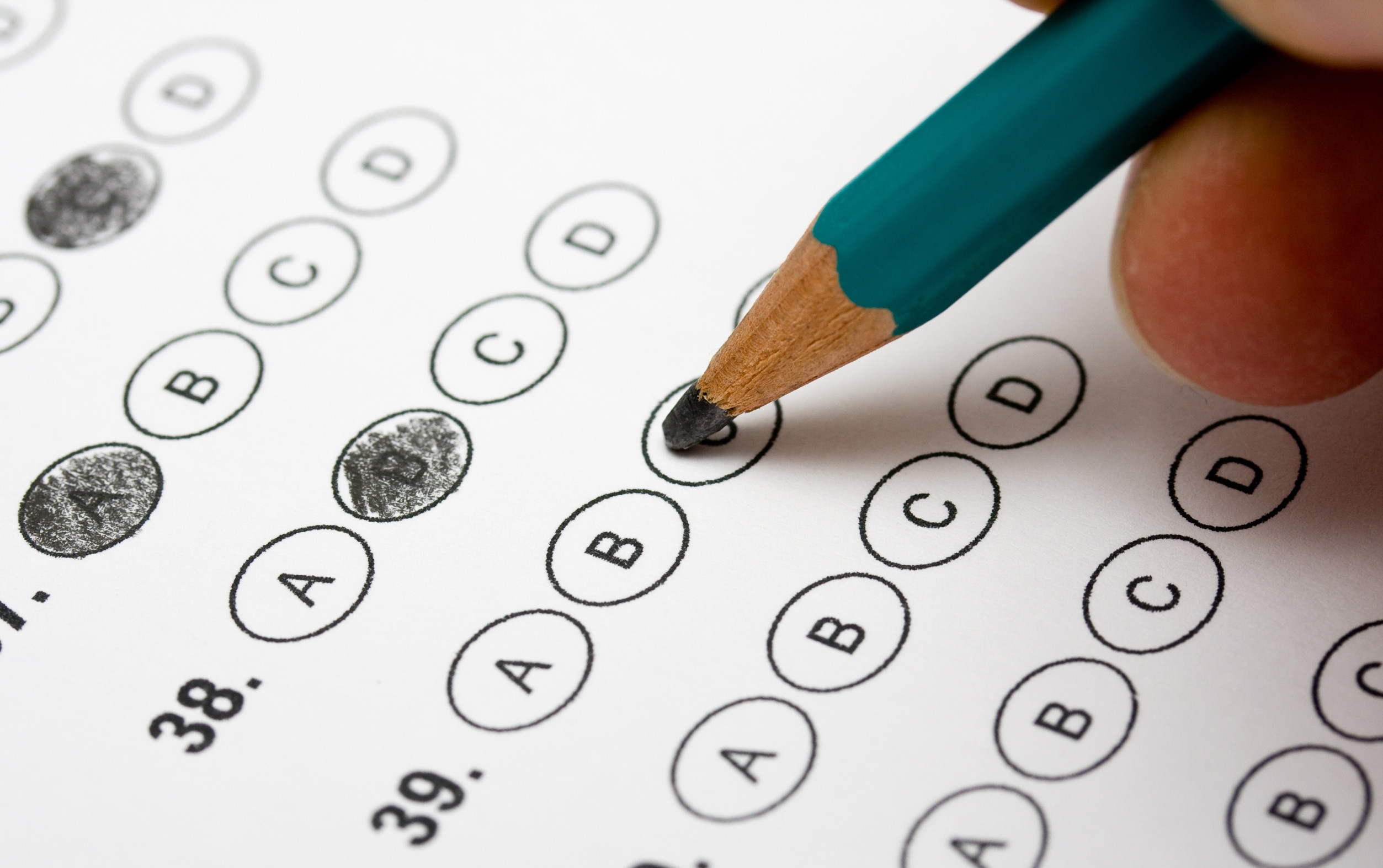 Testele-grila, decodate. Cum sa "fentezi" variantele, astfel incat sa alegi mereu raspunsul corect