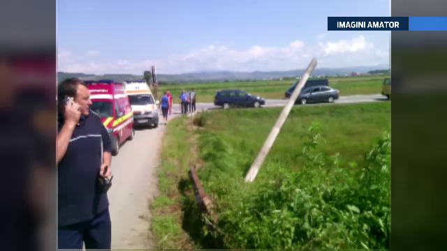 Impact devastator cu un tren accelerat. Soferita a supravietuit miraculos, dupa ce a oprit motorul masinii, in marsarier