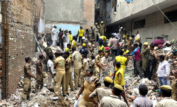 Tragedie in India dupa prabusirea a doua cladiri. Cel putin 20 de persoane au murit