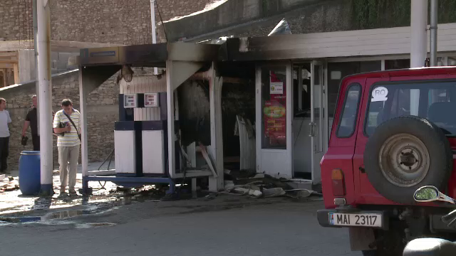 Pericol de explozie pe E85, dupa ce benzinaria unui parlamentar a luat foc. Familia sustine ca focul a fost pus intentionat