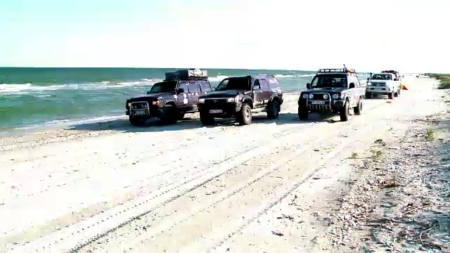 Decisi sa faca cunoscute in lumea intreaga zonele salbatice ale Romaniei. Campania inedita a membrilor unui club off-road