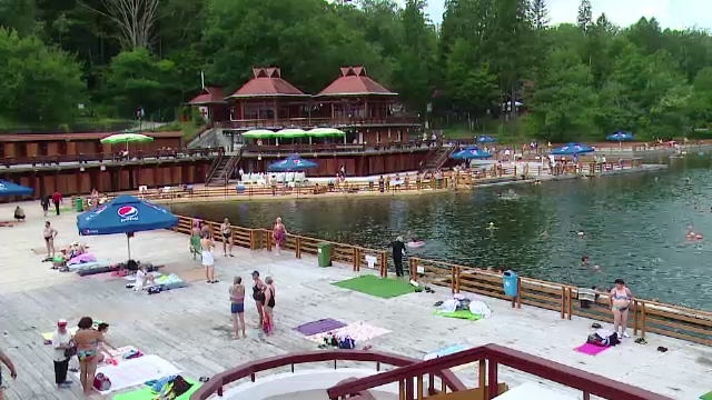 Lacul Ursu este un SPA natural unic in Europa. Turistii platesc chiar si 500 de euro de persoana, ca sa faca aici tratament