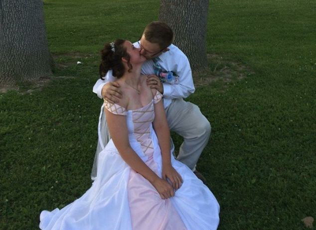 O tanara de 18 ani a murit intr-un accident la 24 de ore dupa ce s-a maritat. Gestul facut de sotul ei imediat dupa impact