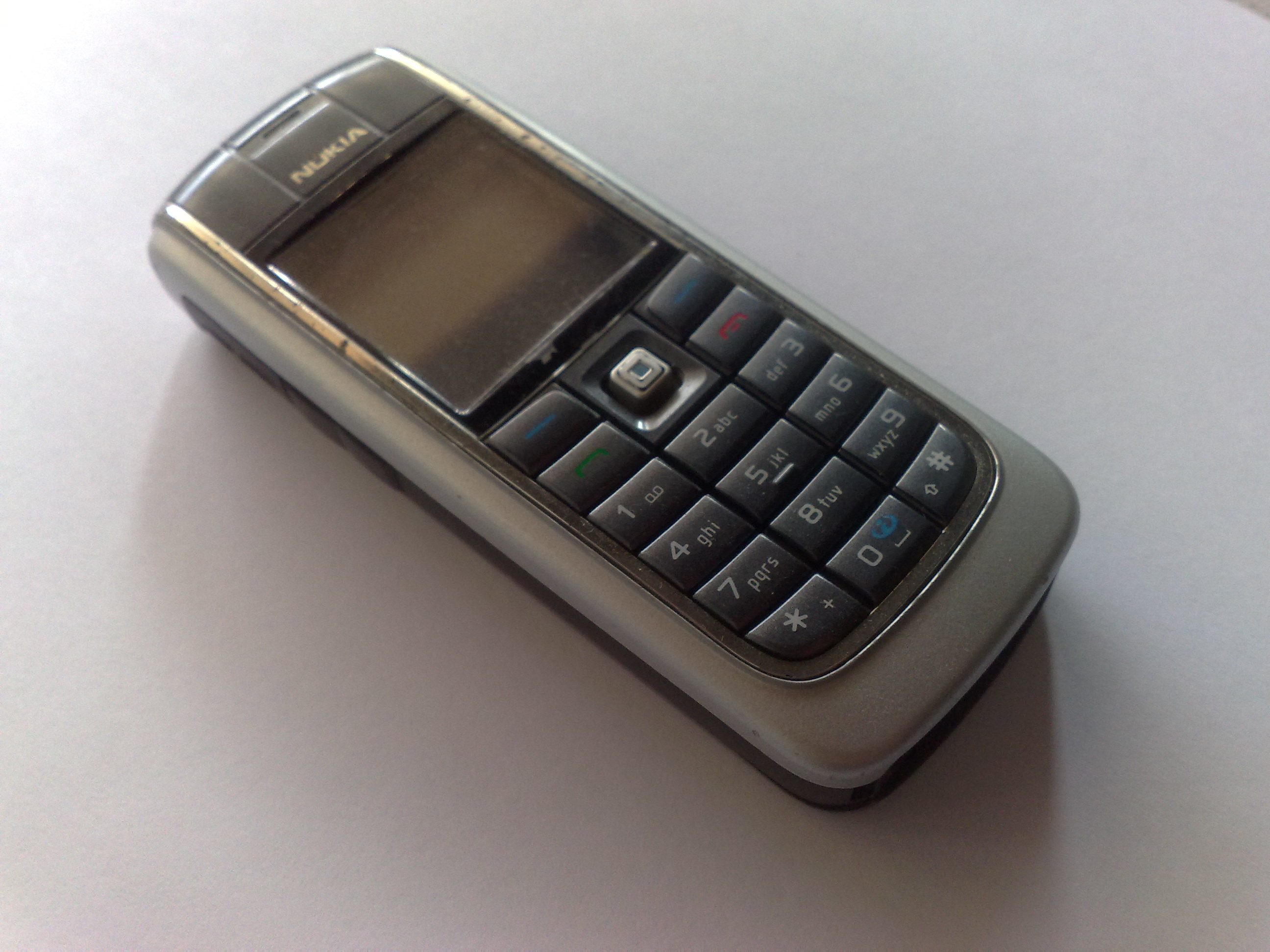 "Telefonul meu batran mi-a salvat viata". Un barbat pierdut in munti a fost gasit datorita unui Nokia vechi de un deceniu