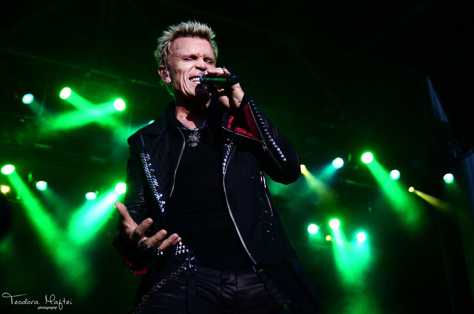 Cum s-a vazut concertul lui Billy Idol din Capitala. "Daca as avea ocazia, as invita Bucurestiul la dans"