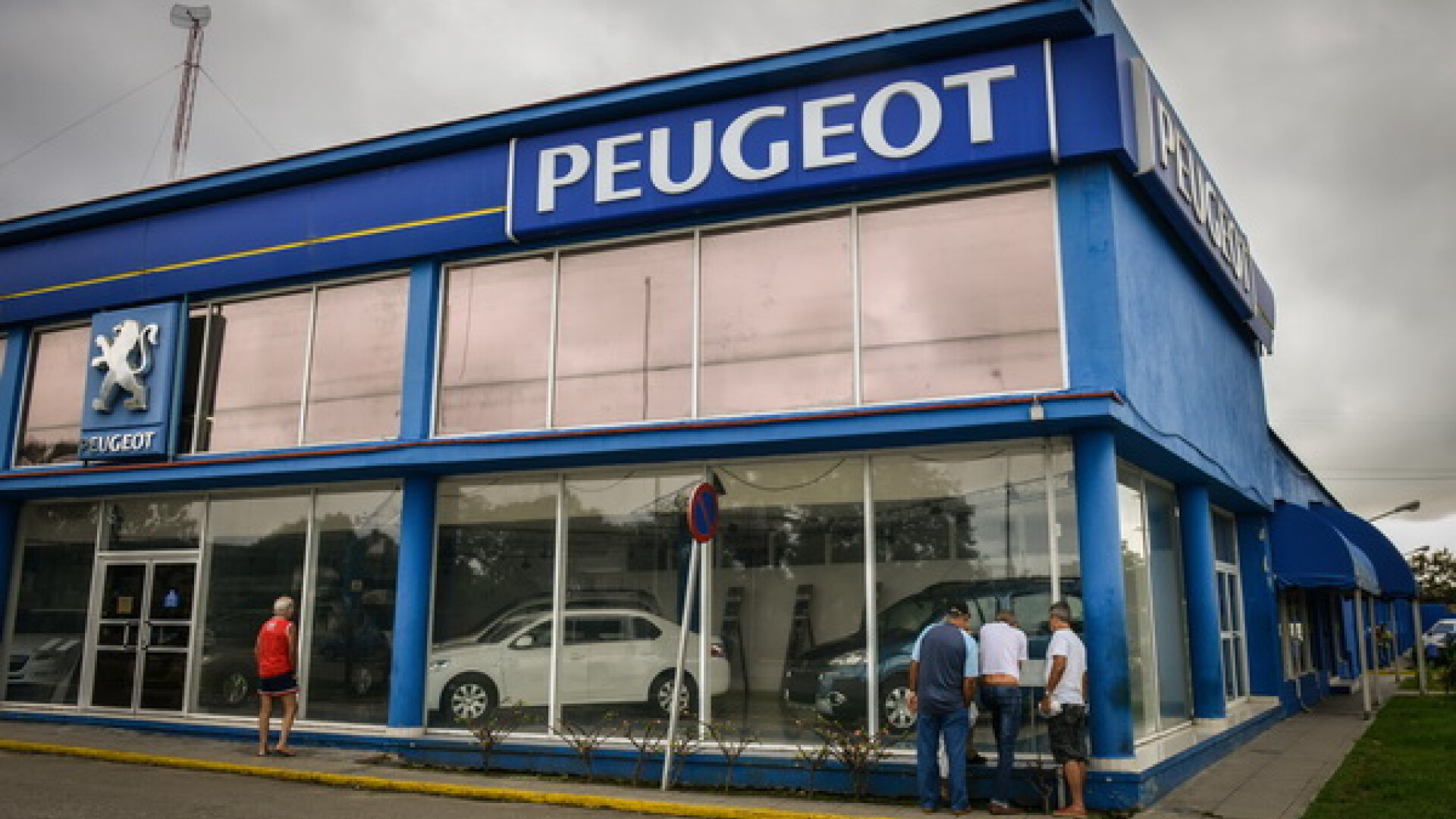 Cum a ajuns un Peugeot 206 sa coste 91.000 dolari, in tara in care se castiga 20 dolari/luna. Decizia luata dupa 50 de ani