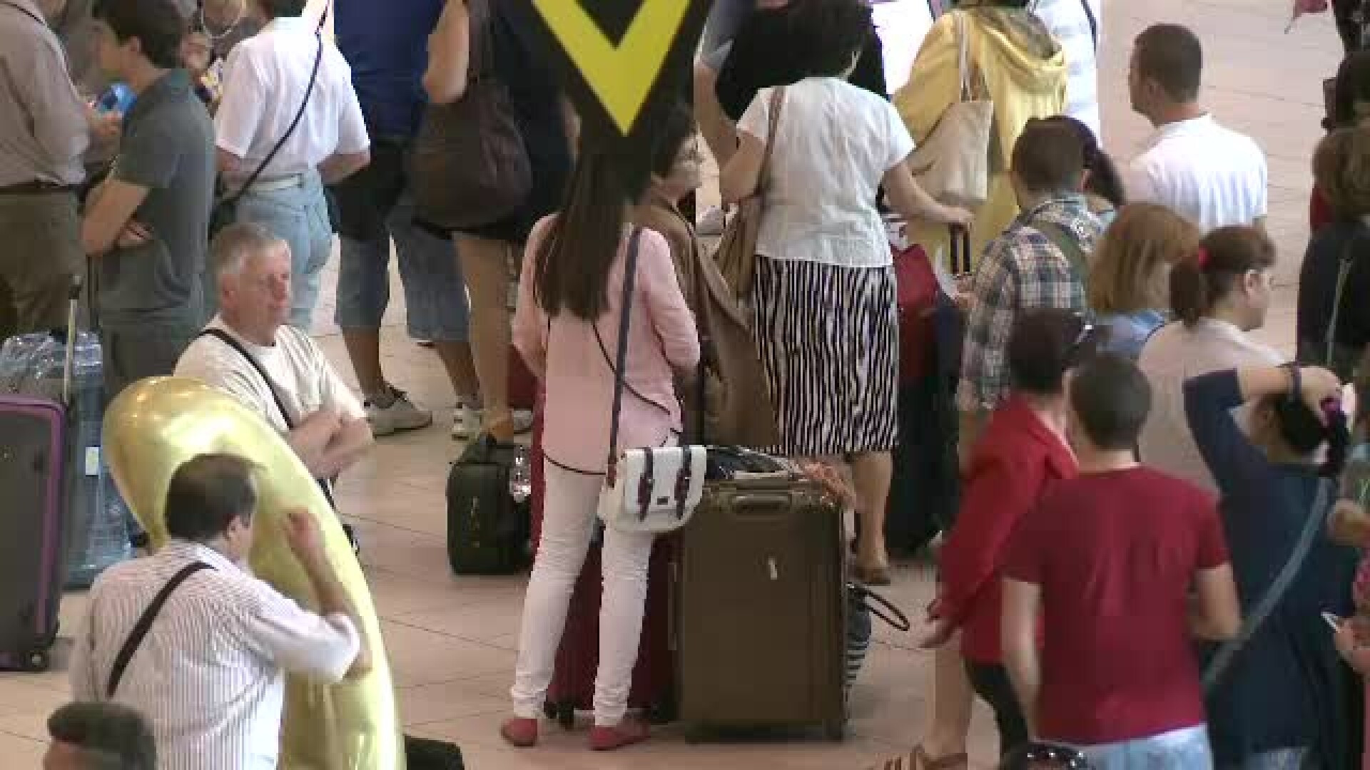 Companiile aeriene dau unda verde kilogramelor in plus. Oferte pentru romanii care vor sa se intoarca "incarcati" din vacante