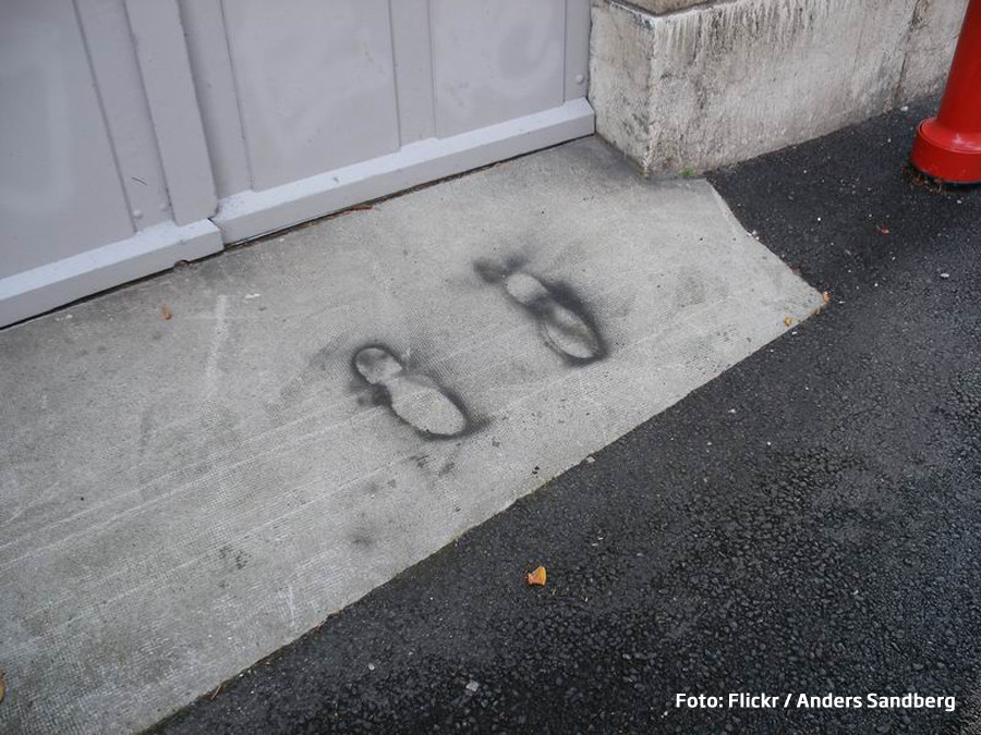 Scriitorul care aducea oameni acasa si ii punea se stea goi in fata lui. De ce a disparut in mod misterios