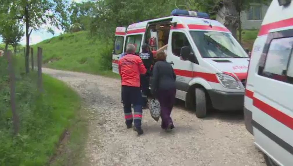 O femeie din Prahova, banuita ca si-a ucis bebelusul nou-nascut. I-a rugat pe ceilalti doi copii sa ascunda cadavrul