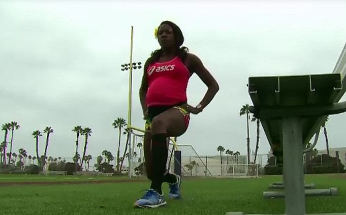 O femeie insarcinata in luna a opta si-a pus in cap tot internetul pentru ca a participat la o cursa de alergare viteza