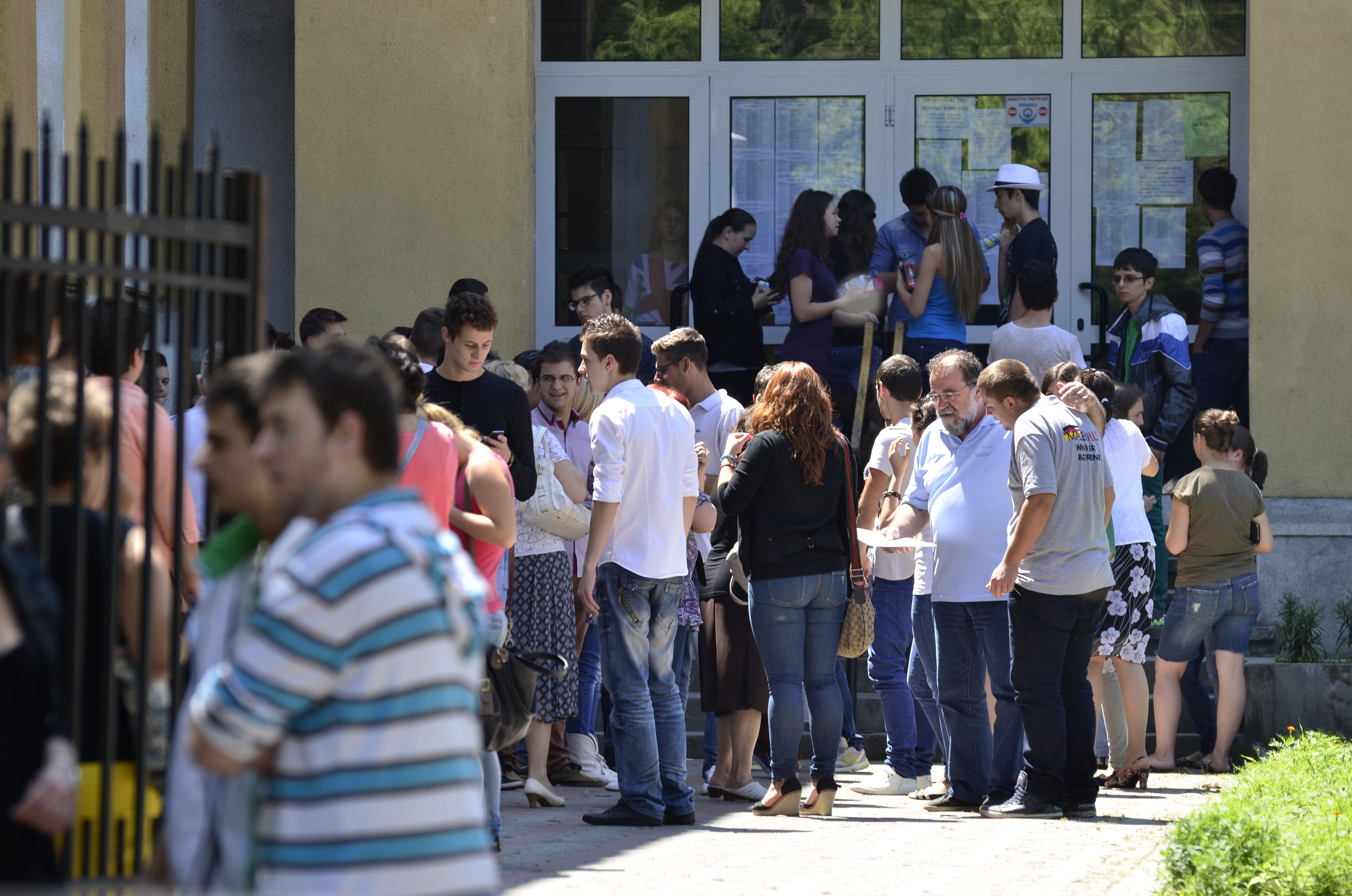 SUBIECTE BACALAUREAT 2015. SUBIECTE SI BAREM ISTORIE - EDU.RO. Subiectele primite de elevi la ISTORIE
