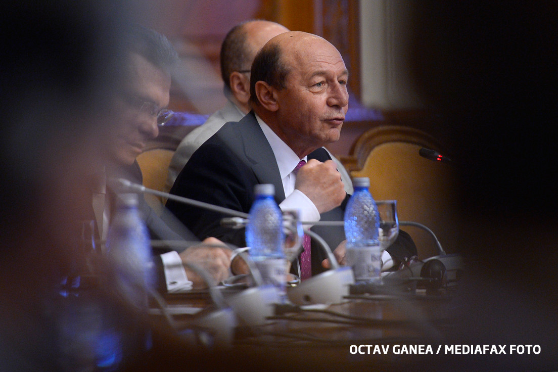Basescu: "Majoritatea din Parlament e dispusa sa faca tandari statul de drept". Alianta PNL-PDL, un "compromis mizerabil"