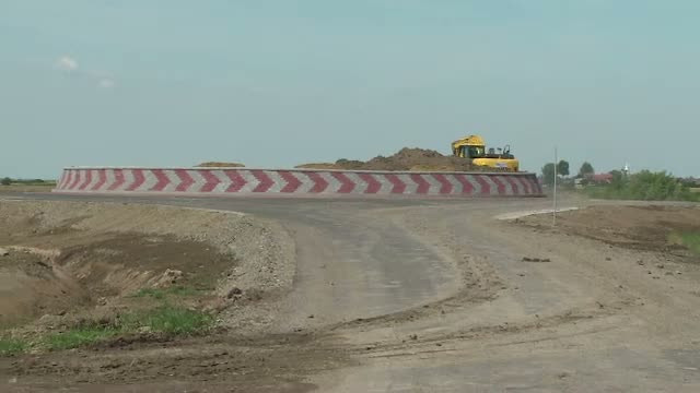 Dovada ca Romania e tara constructiilor fara noima. Ce leaga un sens giratoriu din Satu Mare, care a costat 2,2 milioane lei