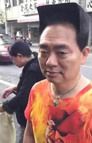 Si-a facut o freza bizara ca sa atraga atentia unei fete, iar acum lumea rade de el. Cum a reactionat tanara