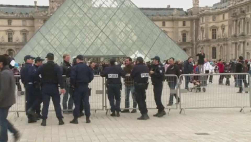 Pedepse cu inchisoarea pentru 17 romani care isi trimiteau copiii la furat in Paris. Care era norma zilnica a minorilor