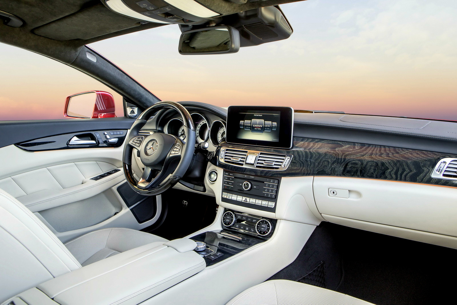 Noul Mercedes supersport. Limuzina pentru magnati sau masina de circuit? Primele poze oficiale