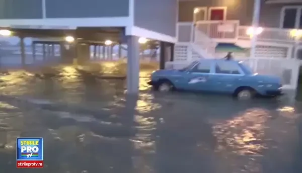 Rafale de vant de 160 de kilometri pe ora si 44.000 de locuinte in bezna. Uraganul Arthur a maturat coasta de est a SUA