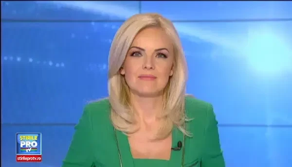 Spectacol grandios in Bucegi, odata cu inflorirea rododendronului. Amenda pentru cei care rup o astfel de floare este uriasa