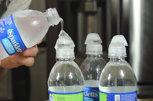 Cum poti transforma instantaneu apa in gheata: Experiment spectaculos VIDEO