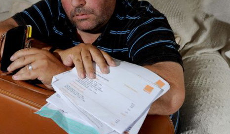 A intrat pe Facebook, in timpul vacantei petrecute in strainatate. Factura uriasa pe care a primit-o de la Orange