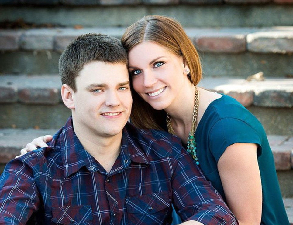 Pozele acestor tineri din ziua nuntii lor sunt unice si spectaculoase. Fenomenul meteo surprins pe camera. FOTO