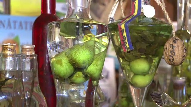 Palinca de 3.000 de lei sticla. Producatorii din toata lumea isi disputa metoda, in special francezii, cu celebrul Calvados