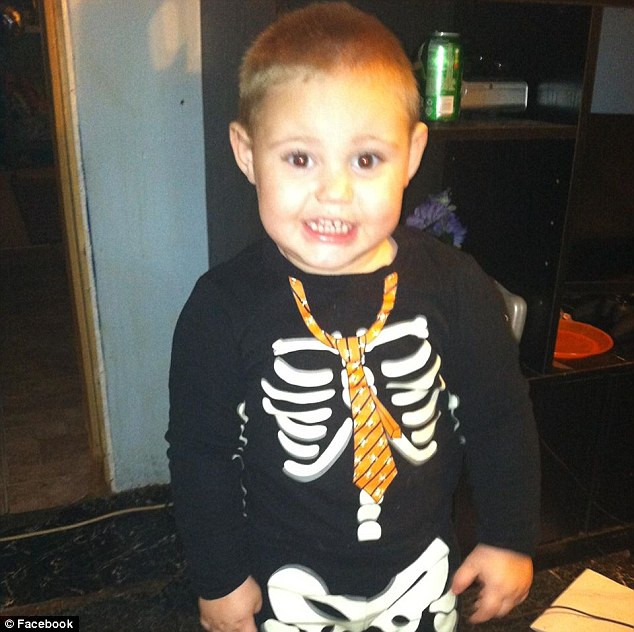 Copil de 3 ani, gasit mort in masina incinsa de bunica. Unde era mama in tot acest timp