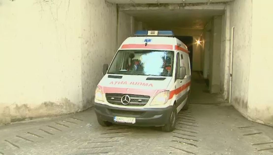 Incident grav la Tribunalul Bucuresti. Un barbat care urma sa apara in fata judecatorilor s-a automutilat