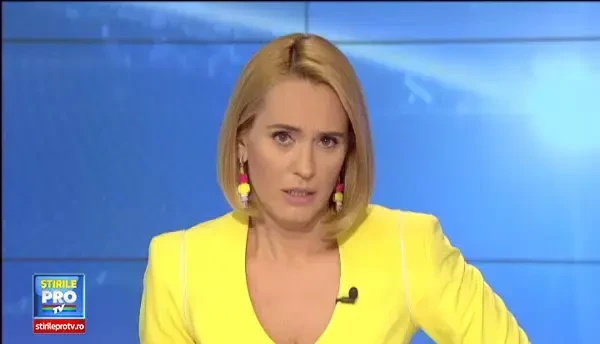 Ambulanta cu pacienti pentru dializa implicata intr-un accident grav. O femeie a murit, iar alte 8 persoane au fost ranite