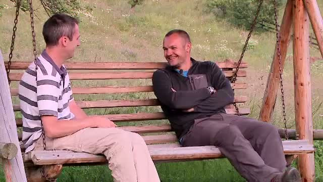 Turistii nu se mai satura de el, localnicii vor sa-l paraseasca. Satul romanesc care i-a luat ochii lui John din Honolulu