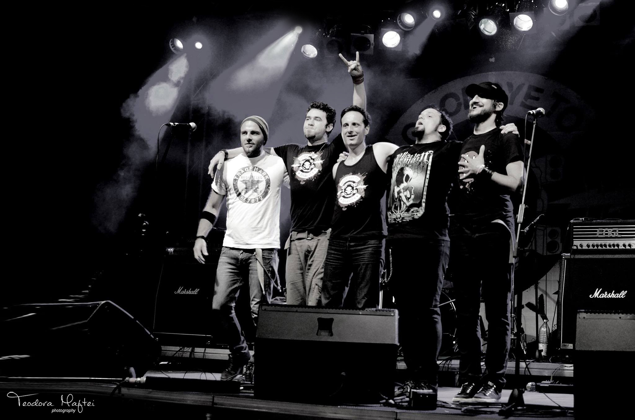 Romanii de la Goodbye To Gravity impart scena cu Sabaton la Exit Festival in Serbia