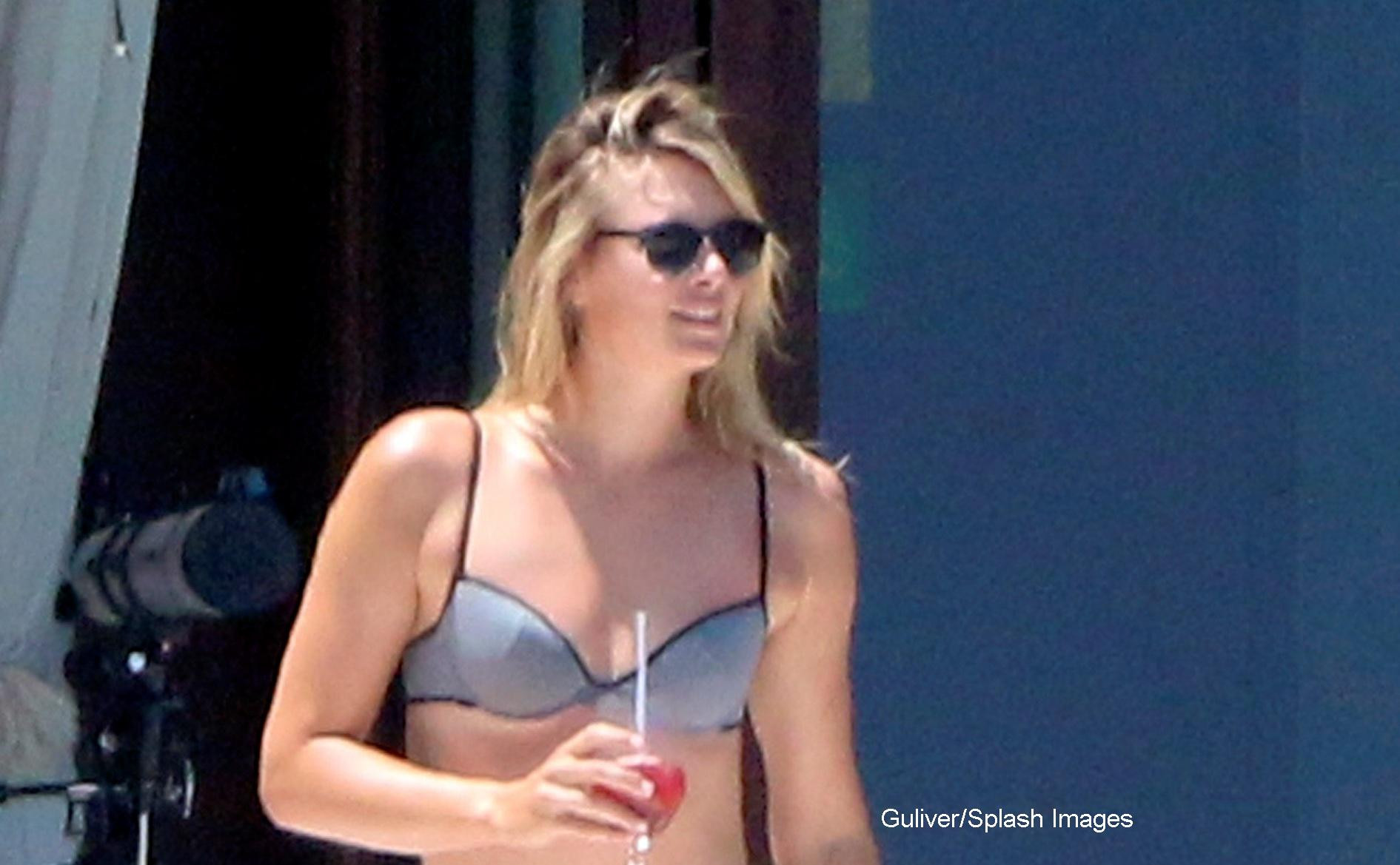 Cum arata Maria Sharapova in afara terenului de tenis. Sportiva a fost surprinsa in costum de baie, pe o plaja din Mexic