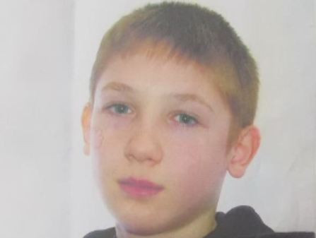 A disparut de acasa sambata, dupa ce mama lui l-a pedepsit pentru ca a furat pepeni. Familia baiatului este disperata