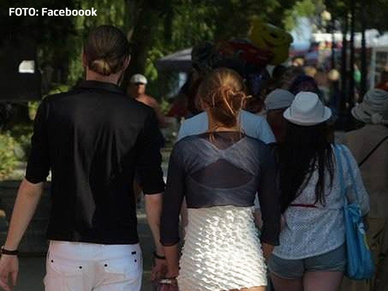 A iesit sa plimbe copilul in parc, dar si-a luat o fusta prea scurta. Strip-tease involuntar in Chisinau. FOTO 18+